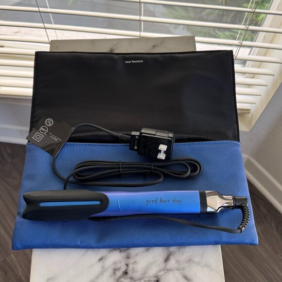ghd hair Platinum+ Flatiron Styler in Cobalt Blue w/ Heat Resistant Case NWOB - Picture 1 of 4